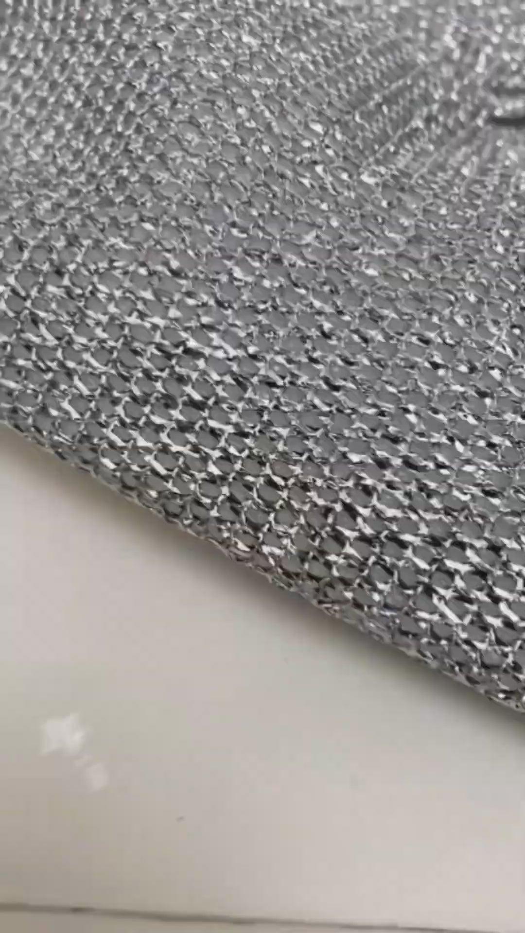 Heavy-Duty Wire Scrubber Dishwashing Mitts – Heat Resistant Steel Wire Cleaning Gloves for Pots, Pans, Grills, and Kitchen Tasks ( single )